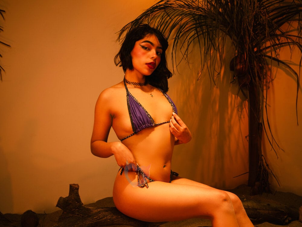 Watch Nyveth live on cam on StripChat