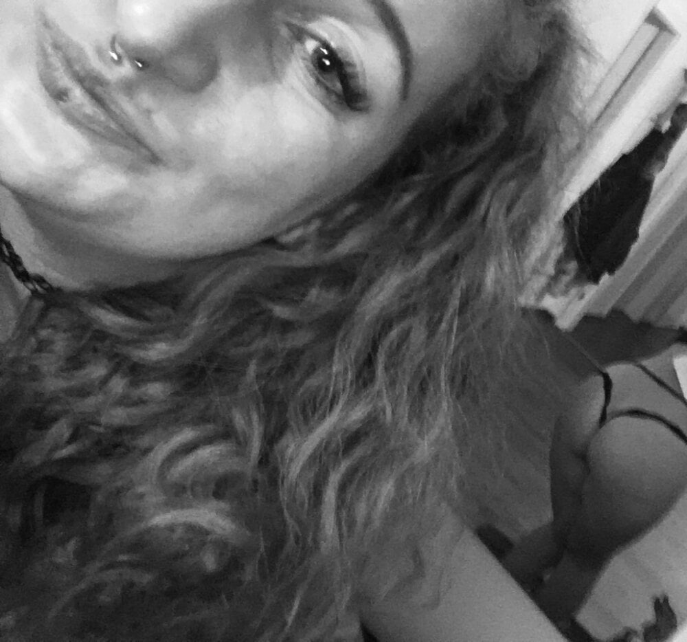 livesex.fan luvfacefuck livesex profile in small-tits cams