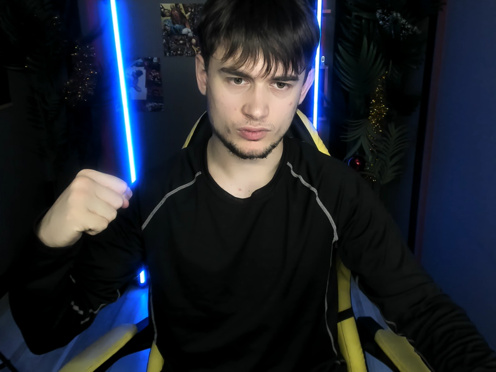 AlejandroElliasのオフラインXXXチャット