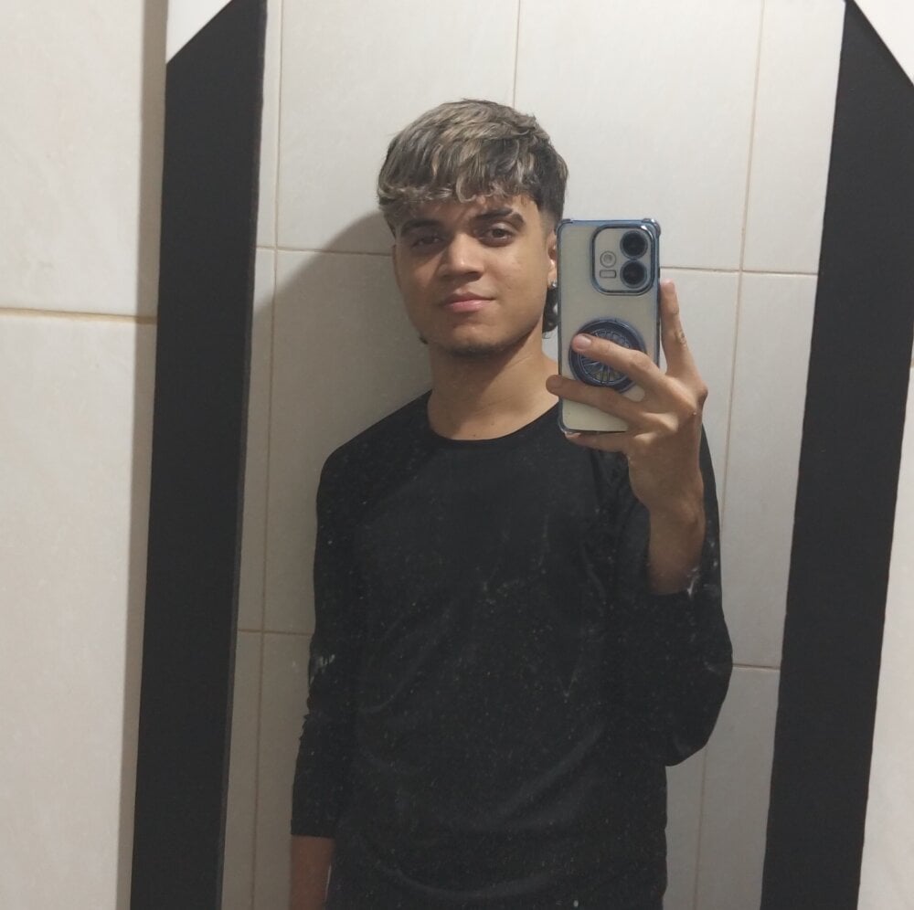 ElMoii___'s Offline XXX Chat