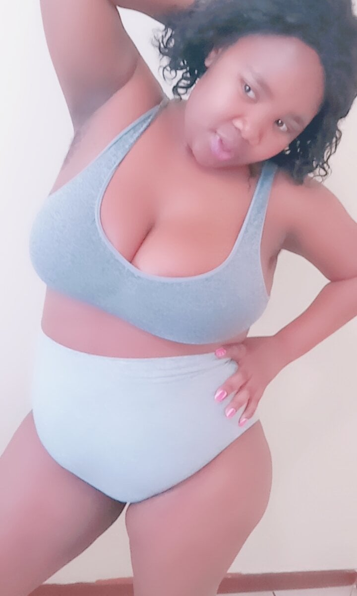 Jesbusty21 live cam model at StripChat