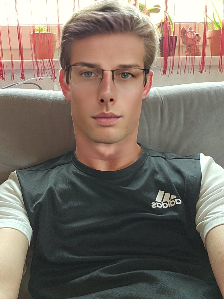 MaxAngie