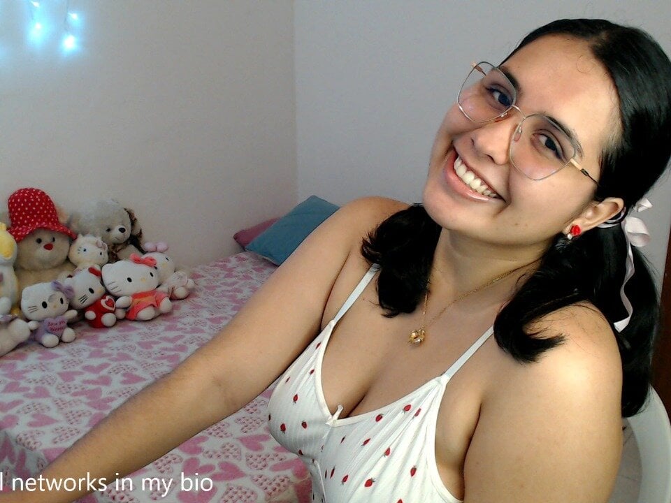 sexlivecamsites.com suckdreams19 livesex profile in this-is-my-little-secret cams