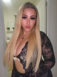 Bellareenaaa's Offline Chat Room