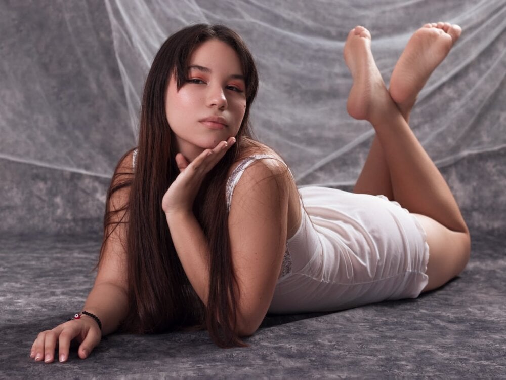 Anne_cox live cam model at StripChat