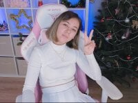 MoiraAdrianf's Offline Chat Room