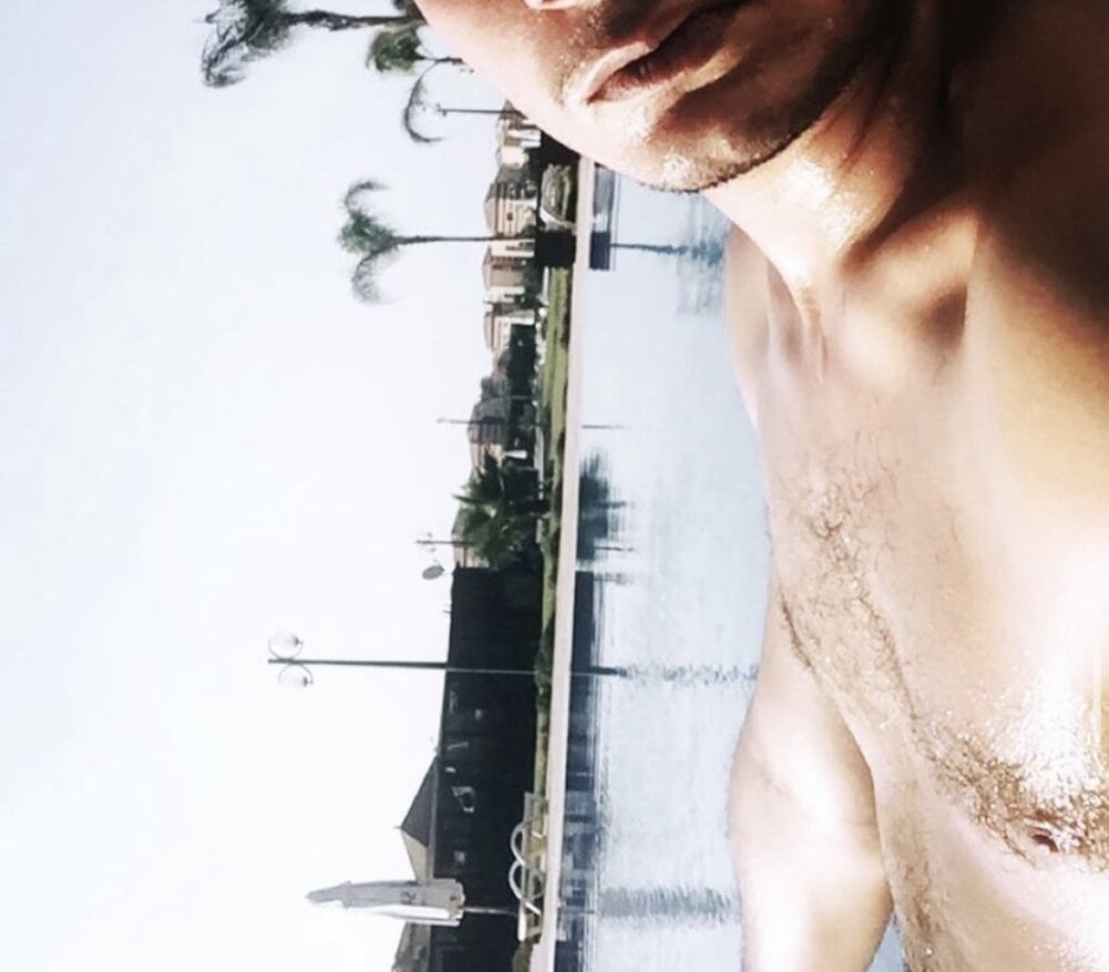 VacantAxis717 Offline XXX-Chat