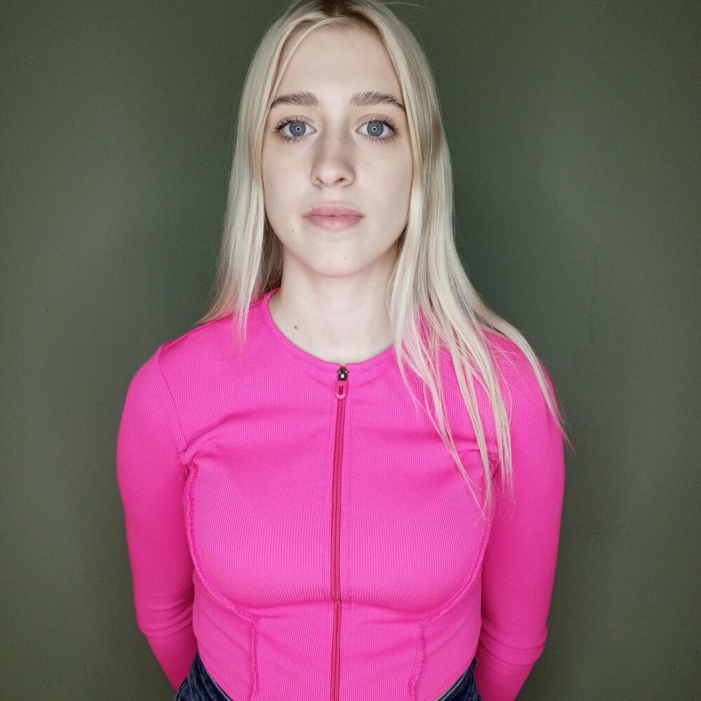 ErIinaAcuff's Offline Chat Room