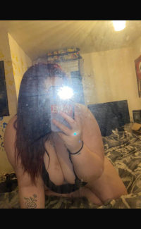 Playful_Ivy_UK's Offline Chat Room