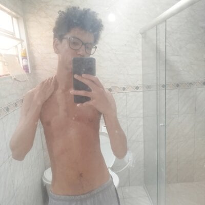 Brocklow Male Blackhair Nude Webcam