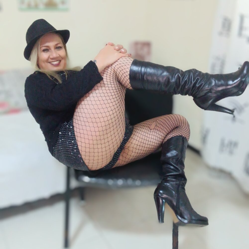 Live sex webcam photo for yayita_mature #289954153