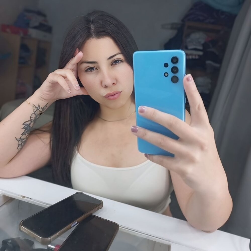 mega-camsex.net emmacurvyhot livesex profile in where-beautiful-ladys-are cams