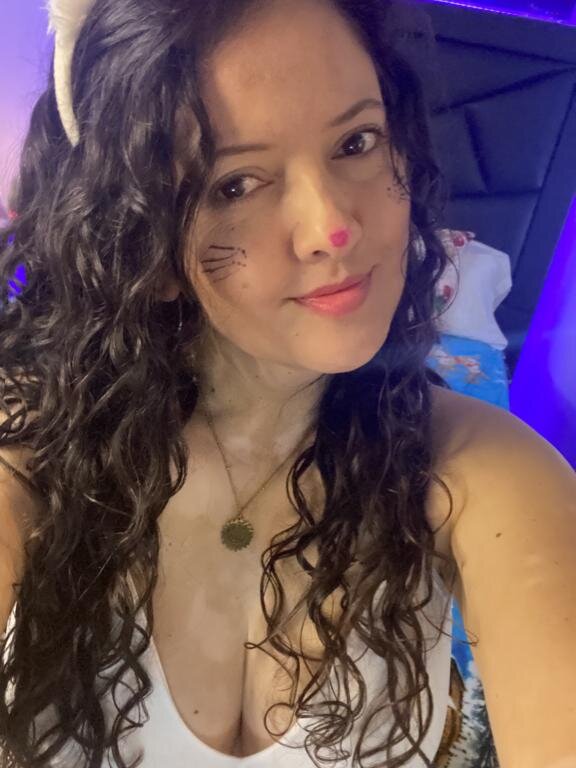 Live sex webcam photo for dalia_wan1 #290915500