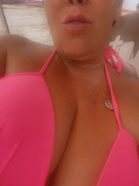 BUSTY-LOOBY's Offline Chat Room