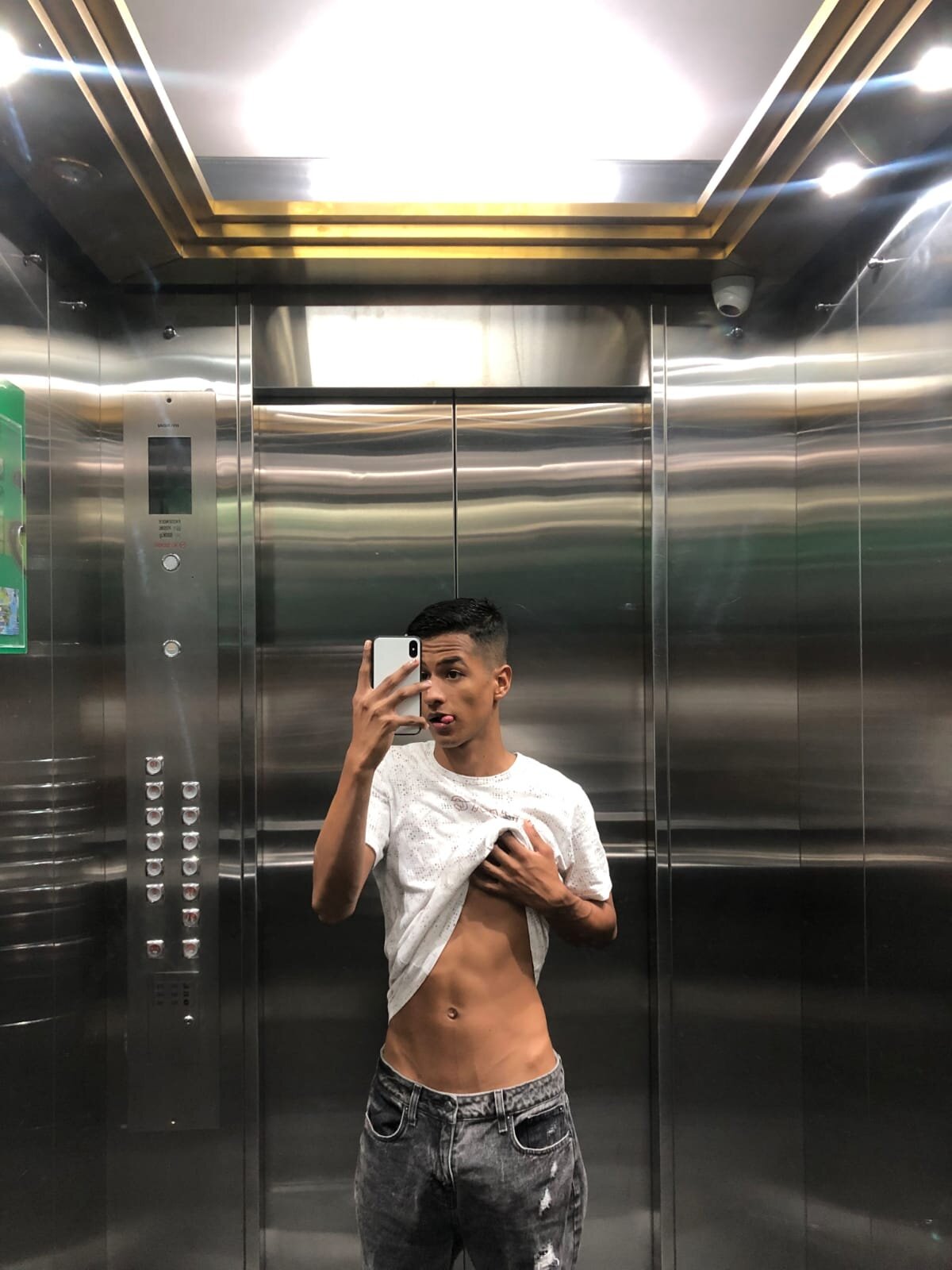 Leo_Hornny