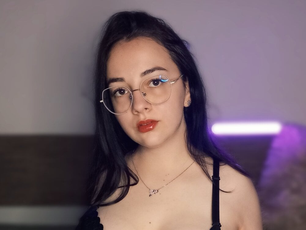 glamcambabes.com ivyclouds livesex profile in from-sky cams