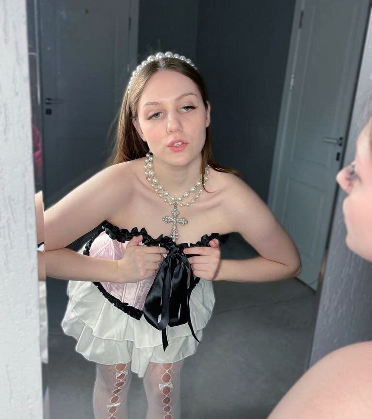 glamcambabes.com holy_kveta livesex profile in bisexual cams