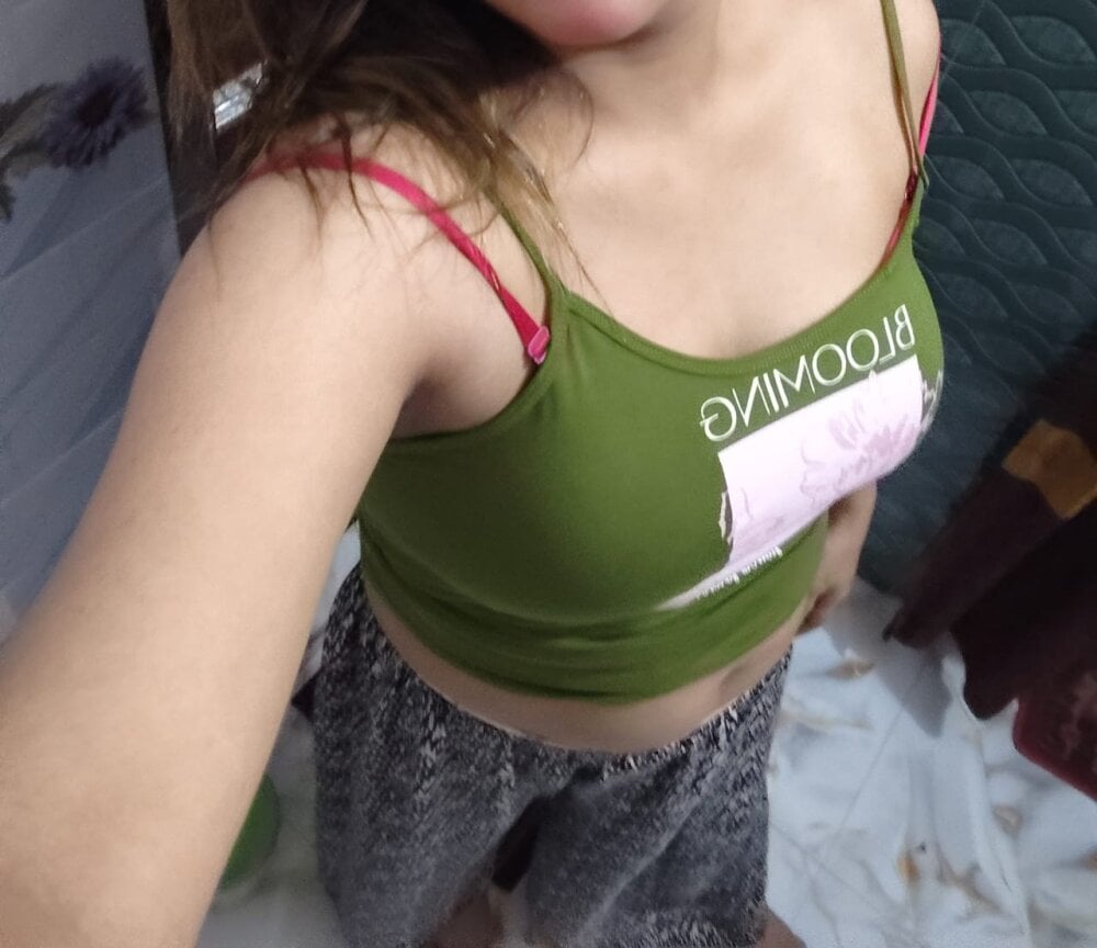 badgirlwebcam.com tanha18 livesex profile in english cams