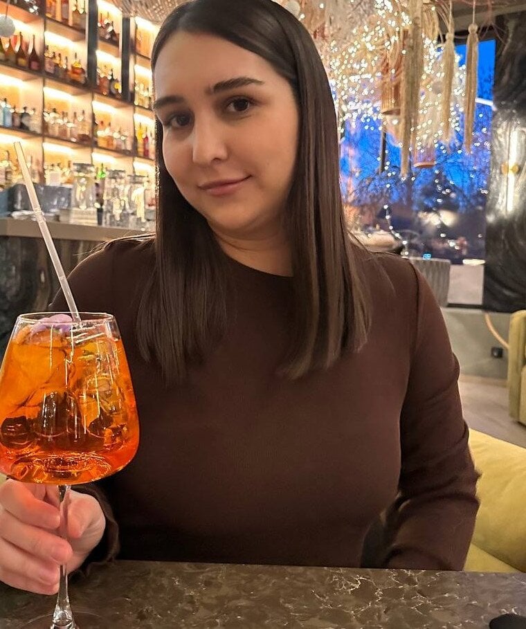 livesex.fan RoseRossi livesex profile in i-live-in-a-world-of-love-and-hugs cams