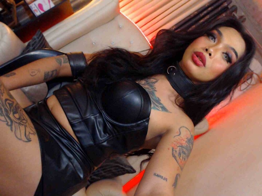 Live sex webcam photo for TScumsALOTxxx #290034592