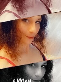 AprilMayhem's Offline Chat Room