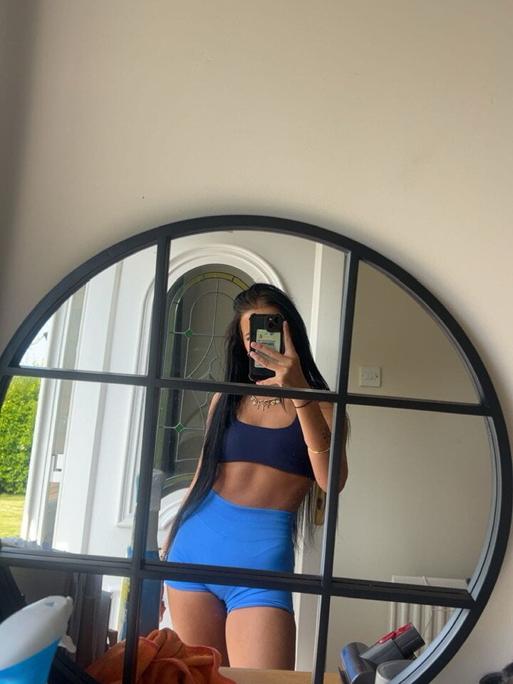 sleekcams.com spicy-rosie20 livesex profile in bisexual cams