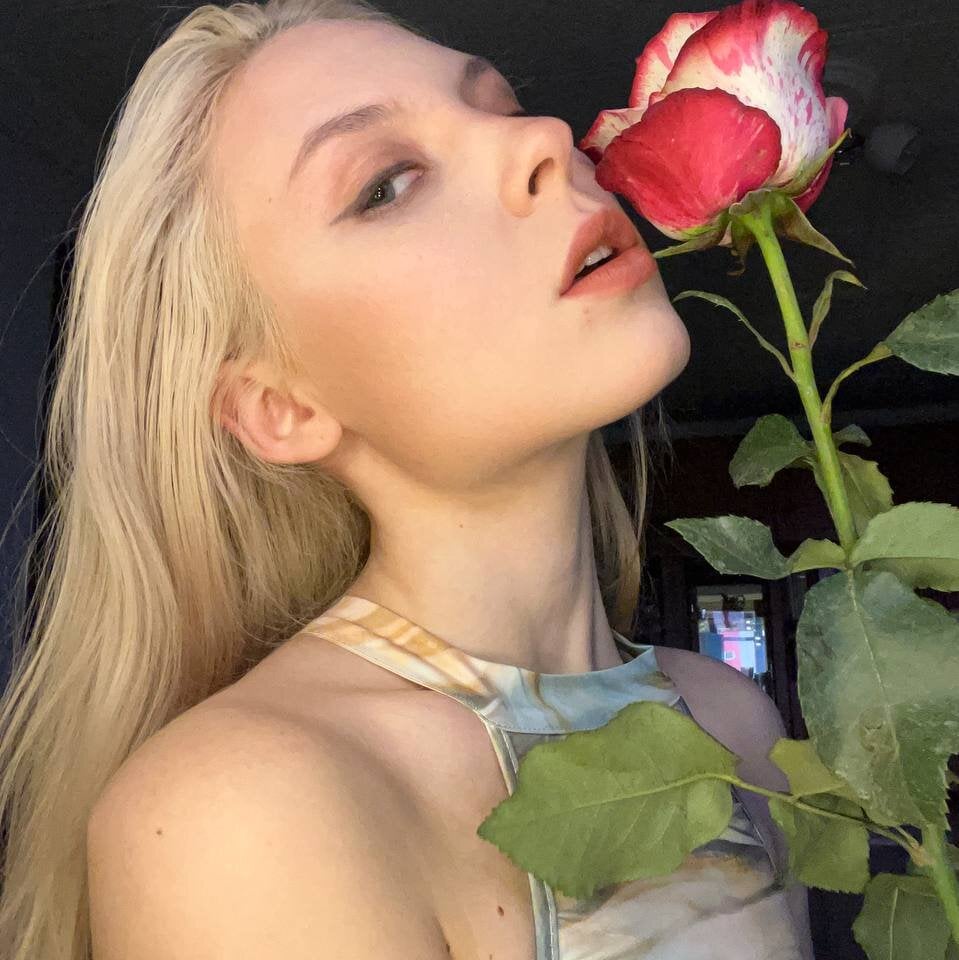 OdeliaHamlet live cam model at StripChat