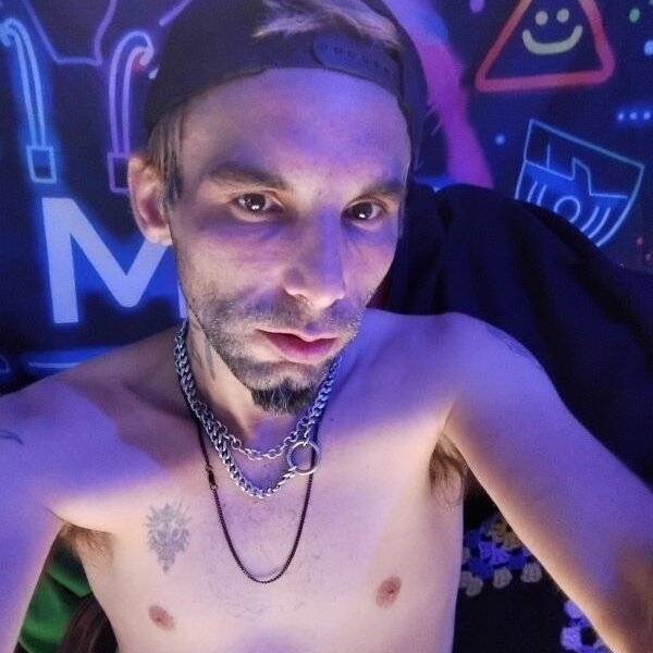 ChronikRB1220 Adlı Modelin Çevrimdışı XXX Sohbeti