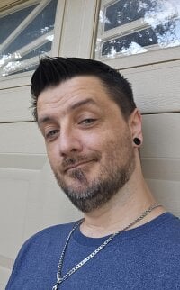 titclitcmndr's Offline Chat Room