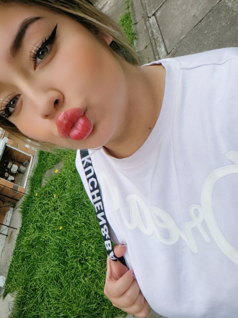 ojitos_as offline XXX-chat