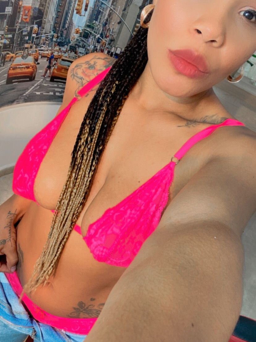 Live sex webcam photo for Hannagarces #289996277