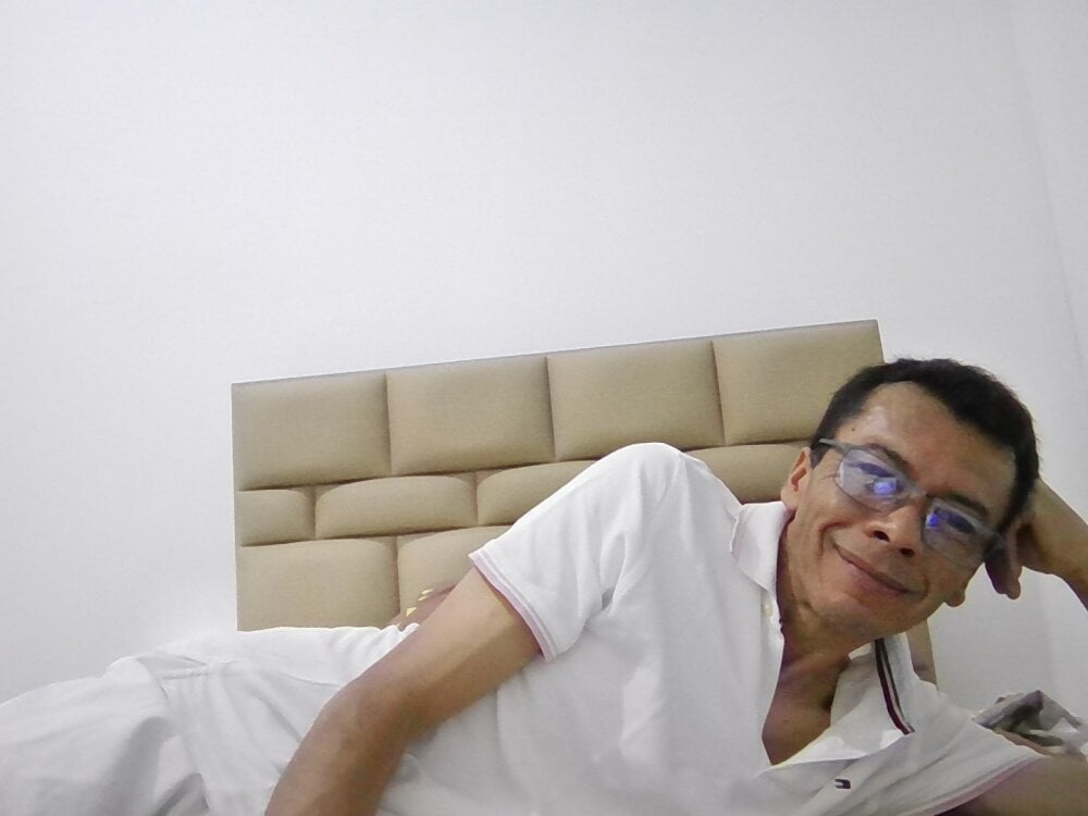 skinnylatino51's most recent online preview