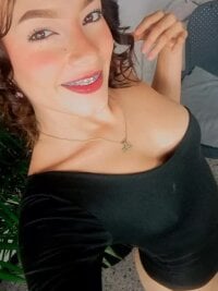 Luciana_Misas_'s Offline Chat Room