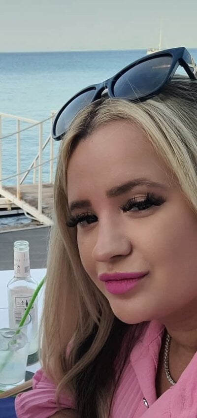 SweetShellyx on StripChat