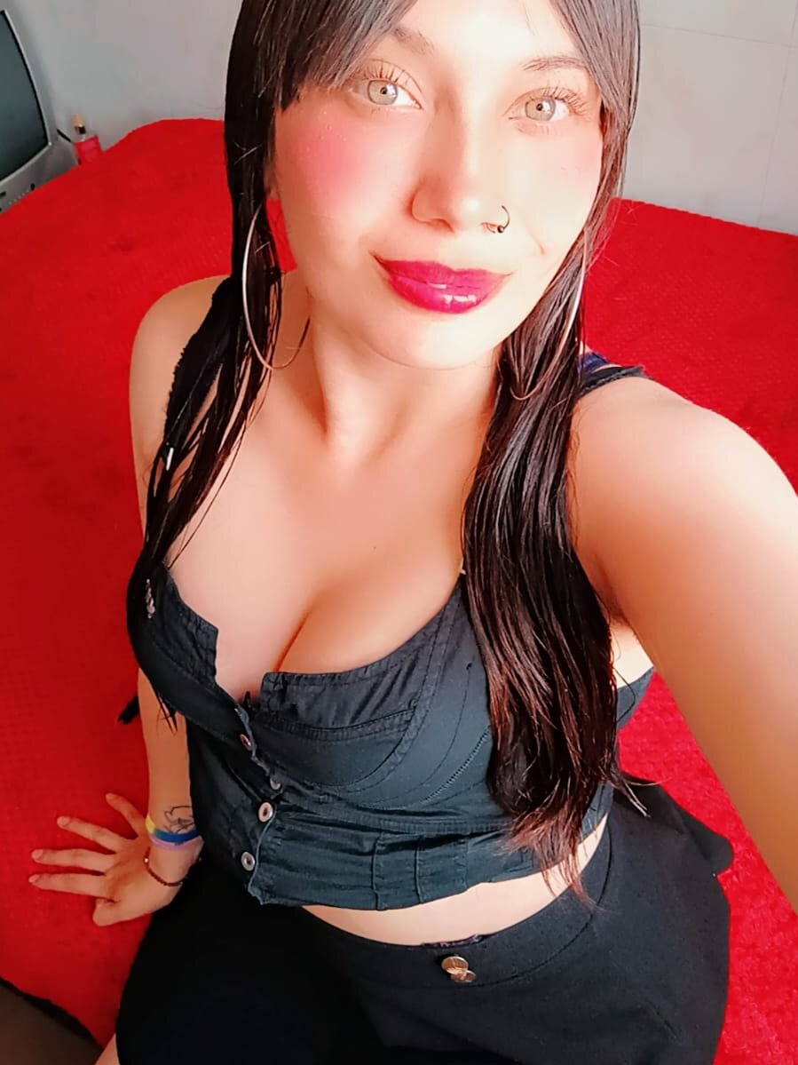 valentina_green_eyes profile