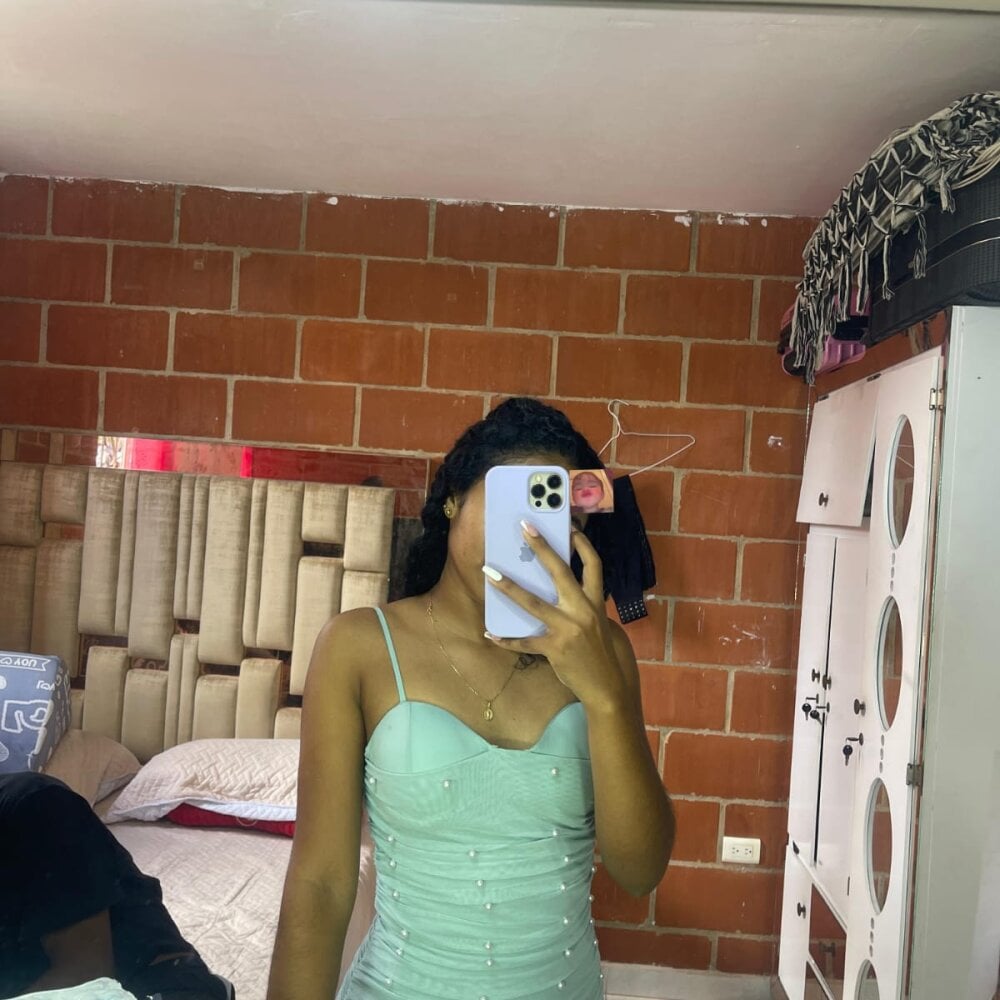 privat-livecam.com iam_valentinaxx livesex profile in place-where-live-fun cams