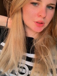 Corny_Agnes' Offline Chat Room