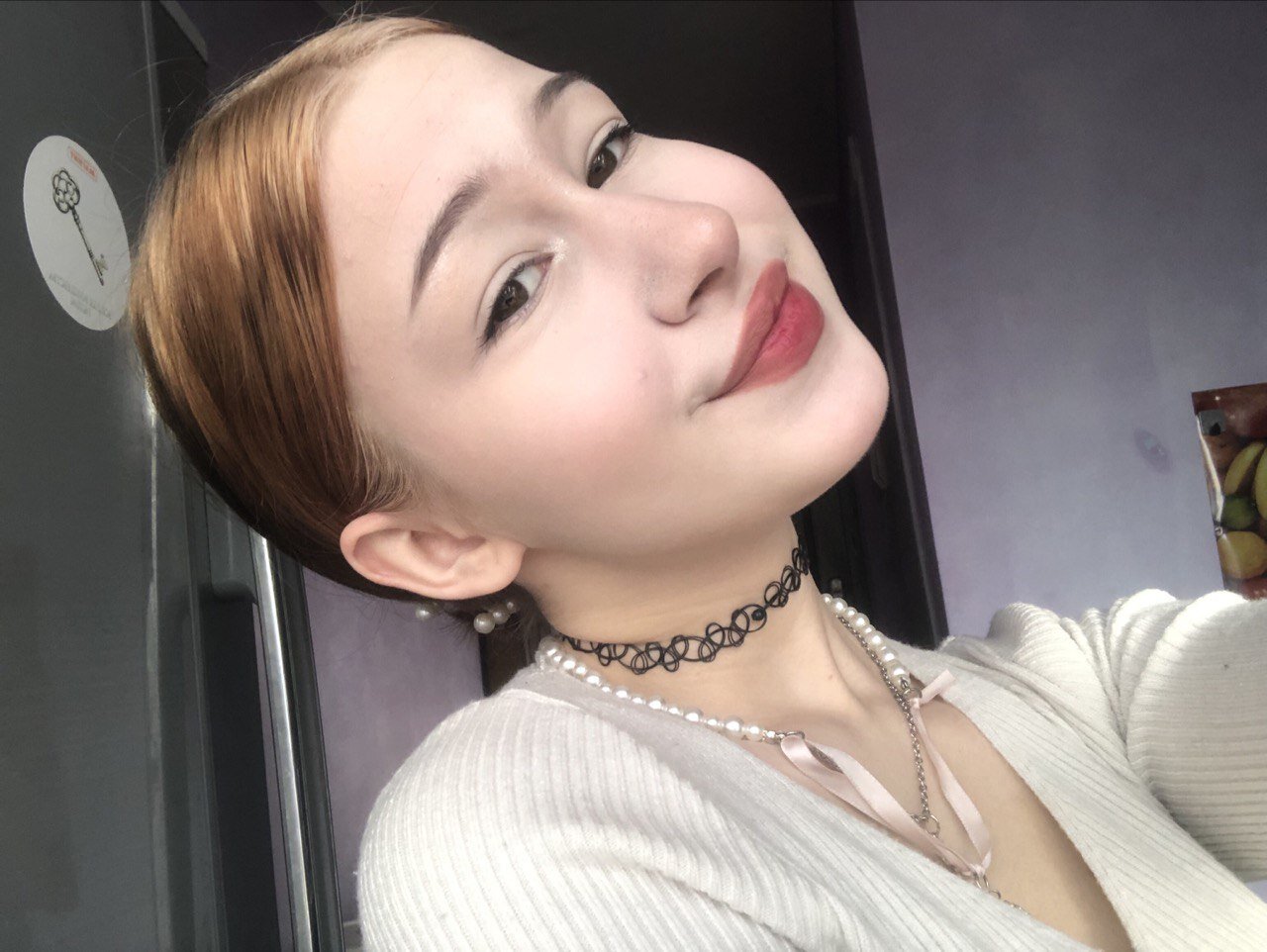 Kelly_Shy01