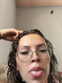 Loirinhasecreta's Offline Chat Room