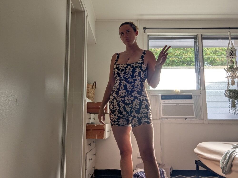 onaircams.com erikaz2025 livesex profile in in-my-flower-kingdom cams