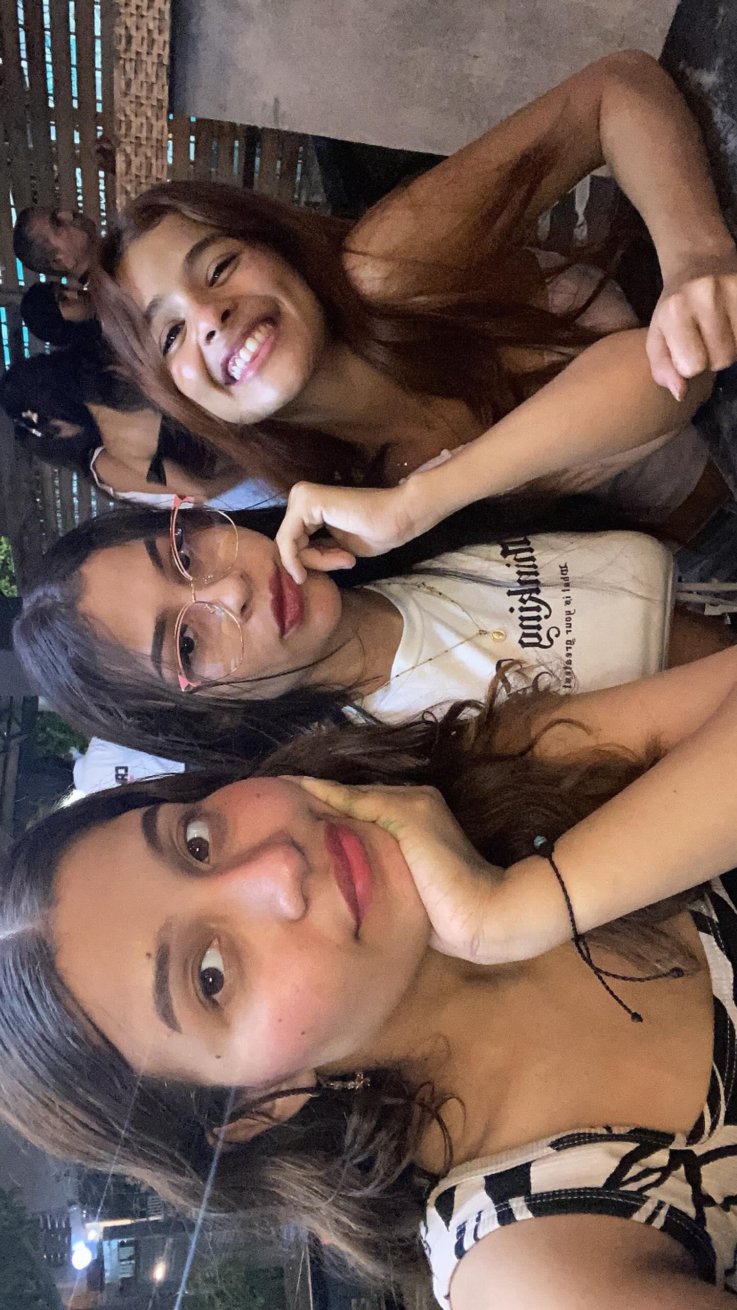 scarlet_chiks