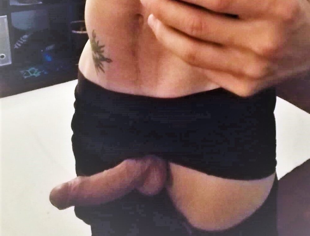 RaOfMillionCums' Offline XXX Chat