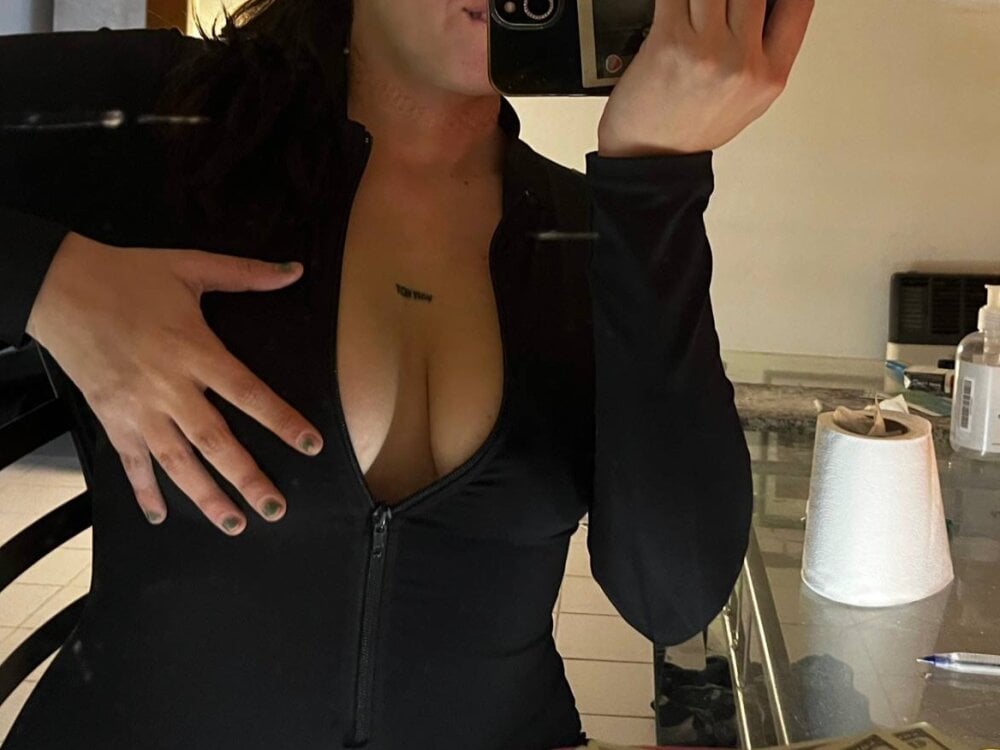 chatnmate.com gigi333regi livesex profile in in-the-paradise-of-sins cams