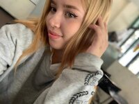 hotadele4you's Offline Chat Room