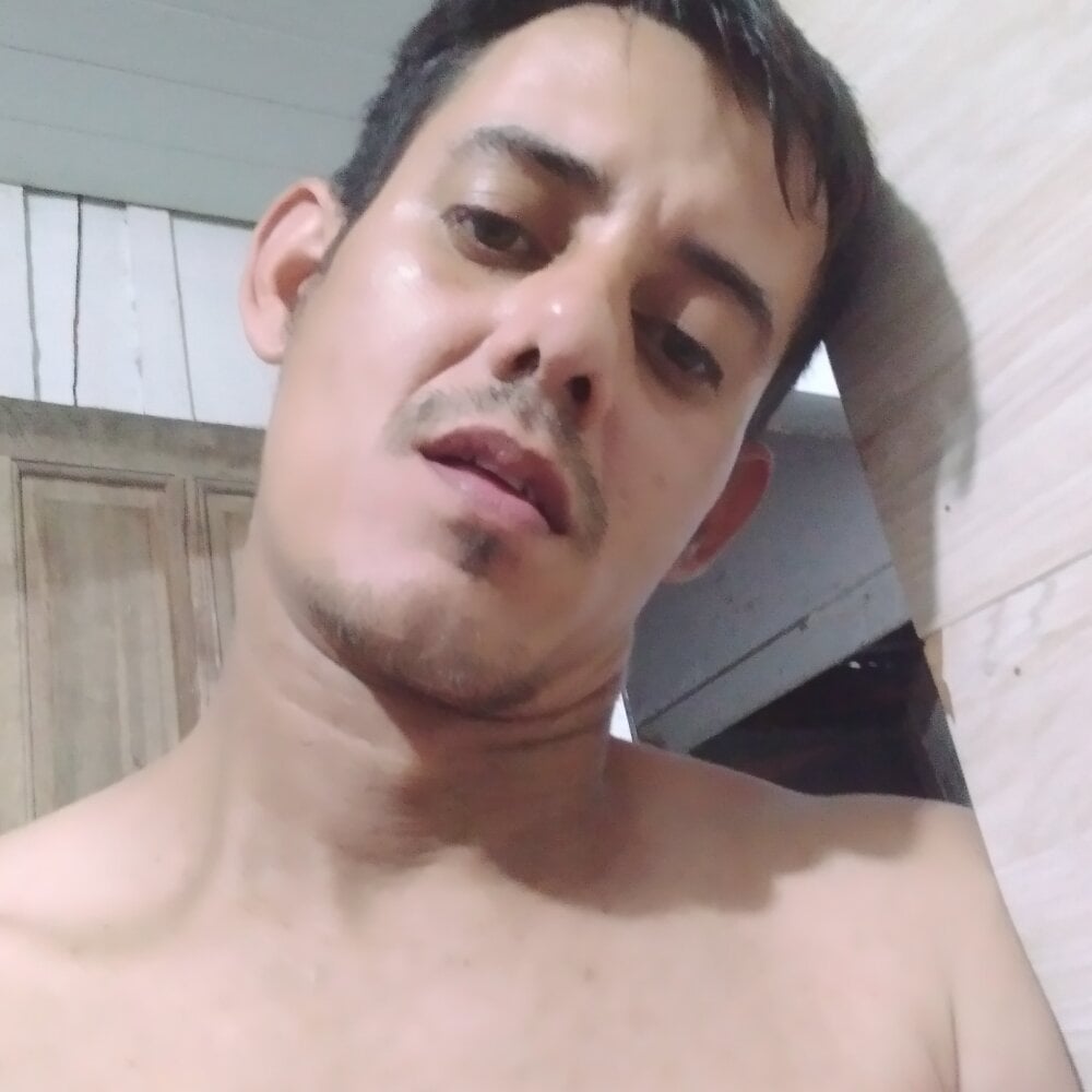 thiago1050 from stripchat
