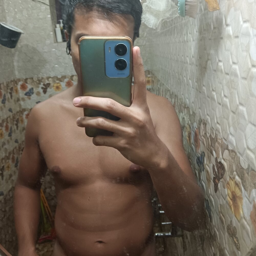 adithya2910 Adlı Modelin Çevrimdışı XXX Sohbeti