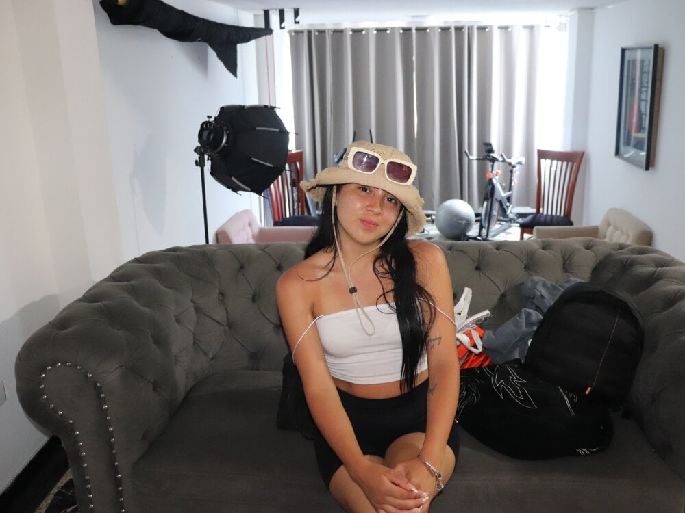 april_smith_18 profile