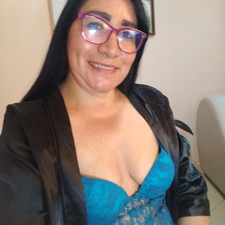 Grace_mature_milf live cam model at StripChat