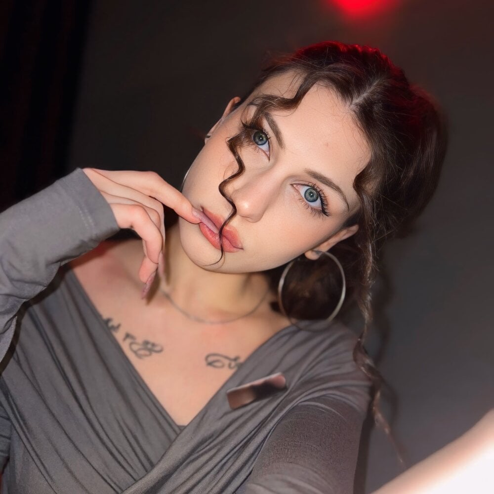 elivecams.com kristysuto livesex profile in the-land-of-your-dreams cams