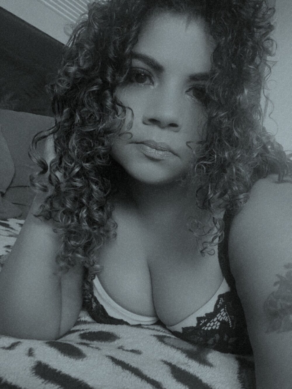 stripchat desi-kat webcam profile pic via badgirlwebcam.com